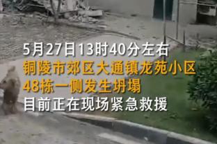 职业！直到一小时前詹姆斯仍在接受治疗 并希望能够出战今日比赛